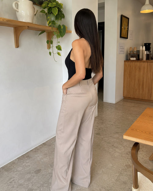 Body escote profundo con espalda descubierta
