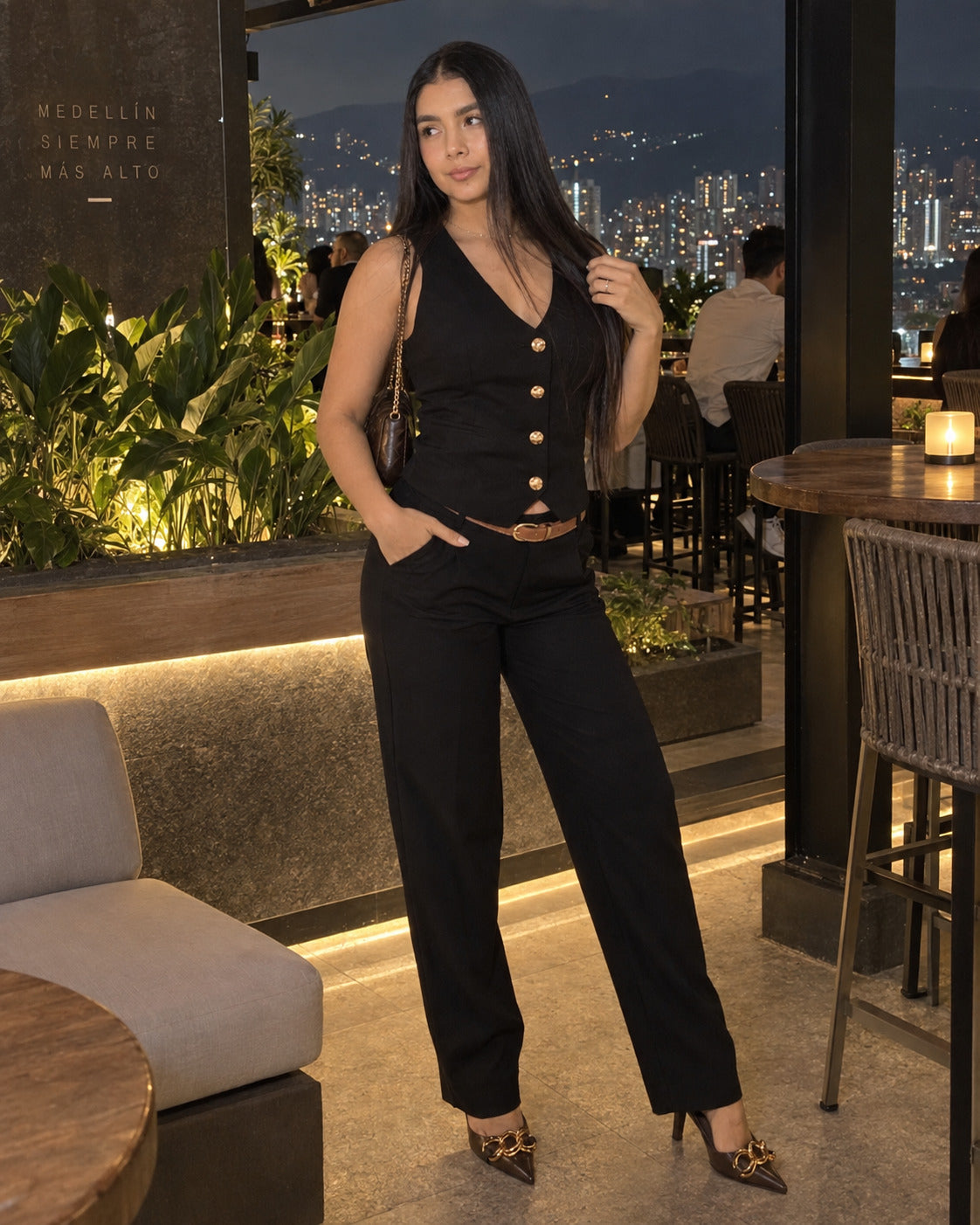 Pantalón y chaleco elegante en conjunto