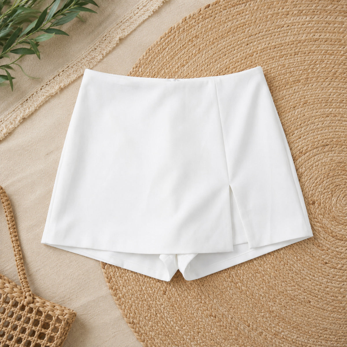 Falda short asimétrica blanca