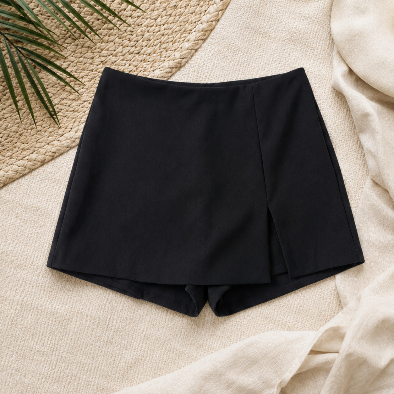Falda short asimétrica negra