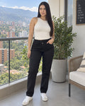 Jean negro con pretina cruzada
