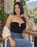 Blusa strapless con escote